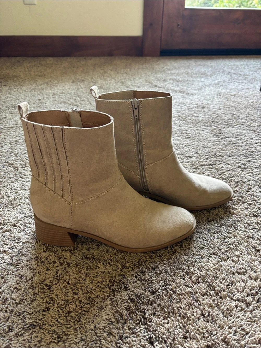 Universal Thread boots size 9